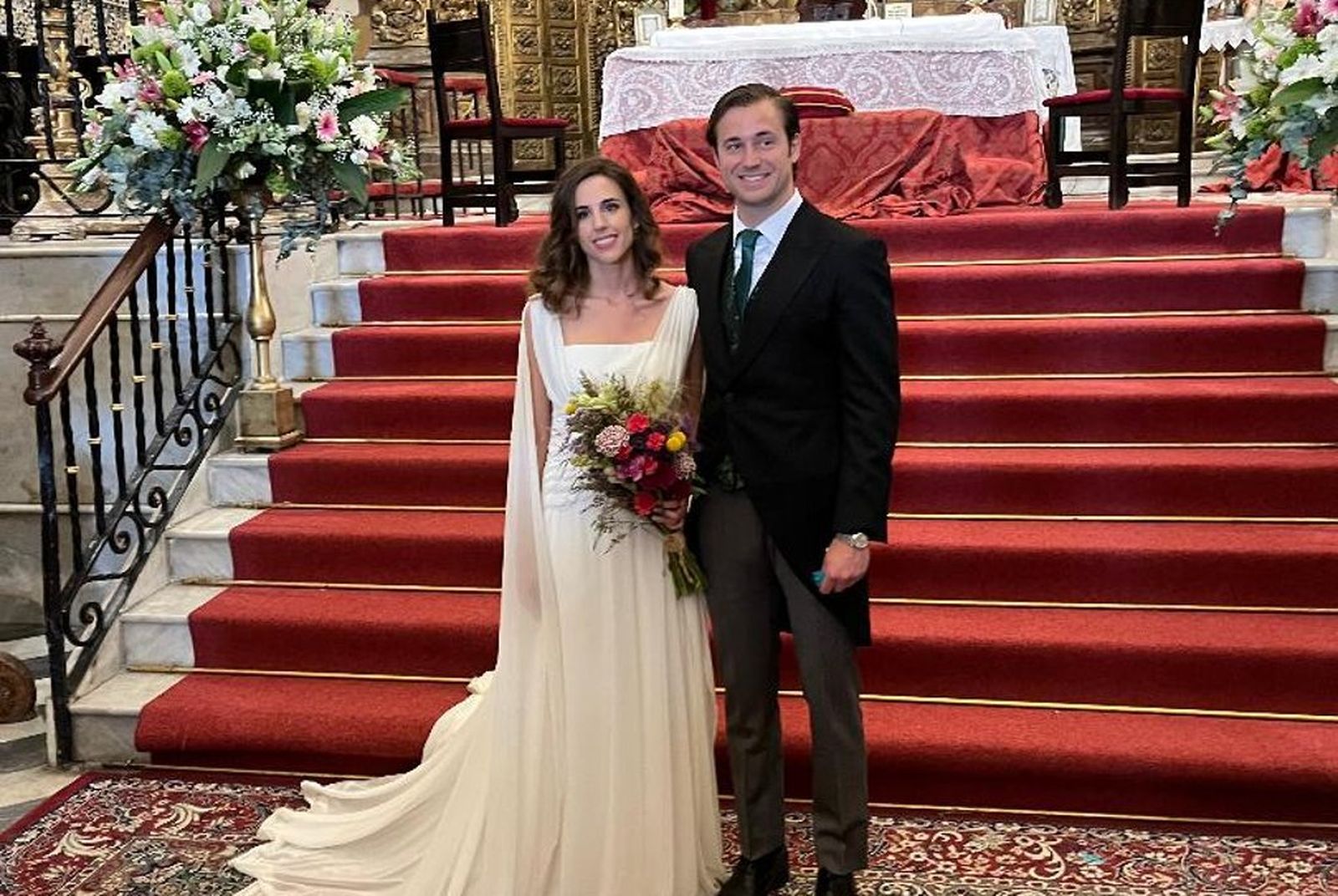 Esperanza de la Torre Pérez y Alonso Figueroa Domecq, tras finalizar la ceremonia religiosa.