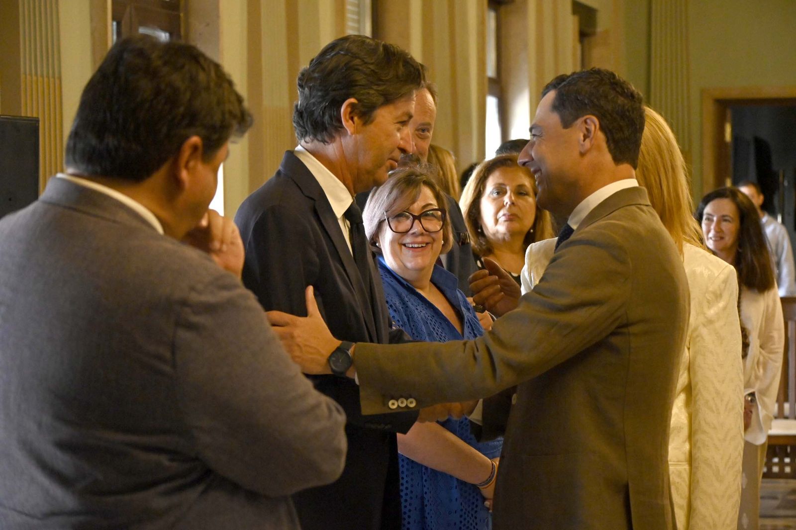 Visita de Juanma Moreno al Ayuntamiento de Huelva, en Imágenes