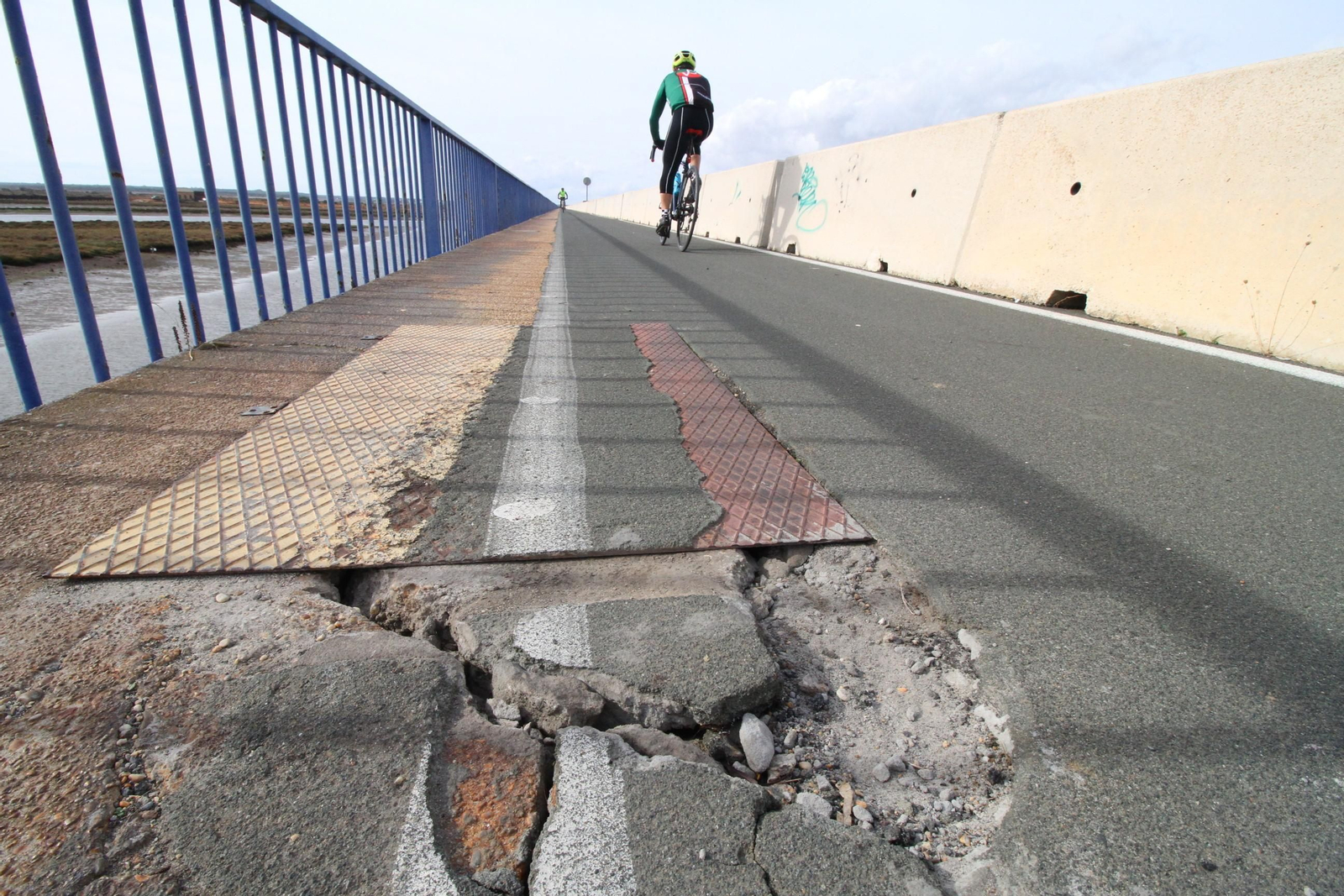 Imágenes del mal estado del puente Sifón.