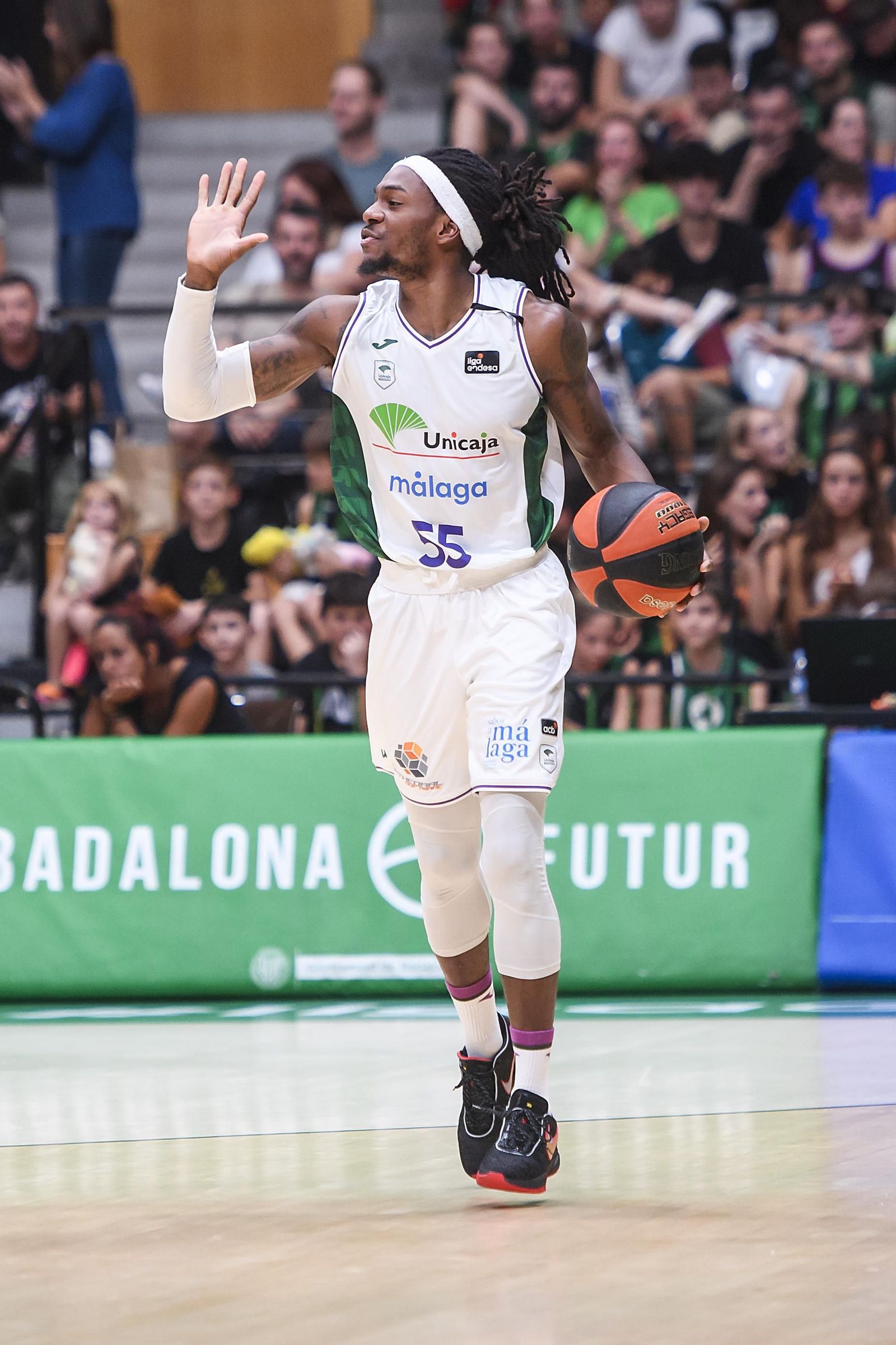 Kendrick Perry marca jugada.