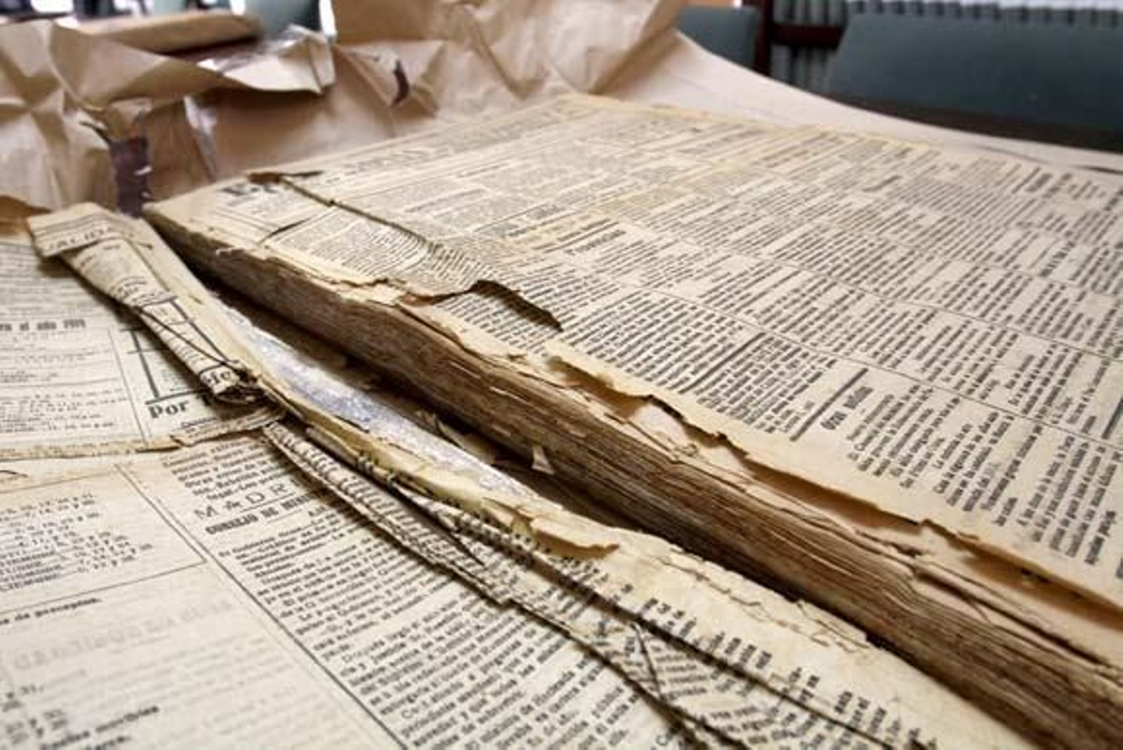 Las hemerotecas persiguen la digitalización de las cabeceras más demandadas, pero la falta de recursos lo convierte en un proceso muy lento

Foto: Lourdes de Vicente