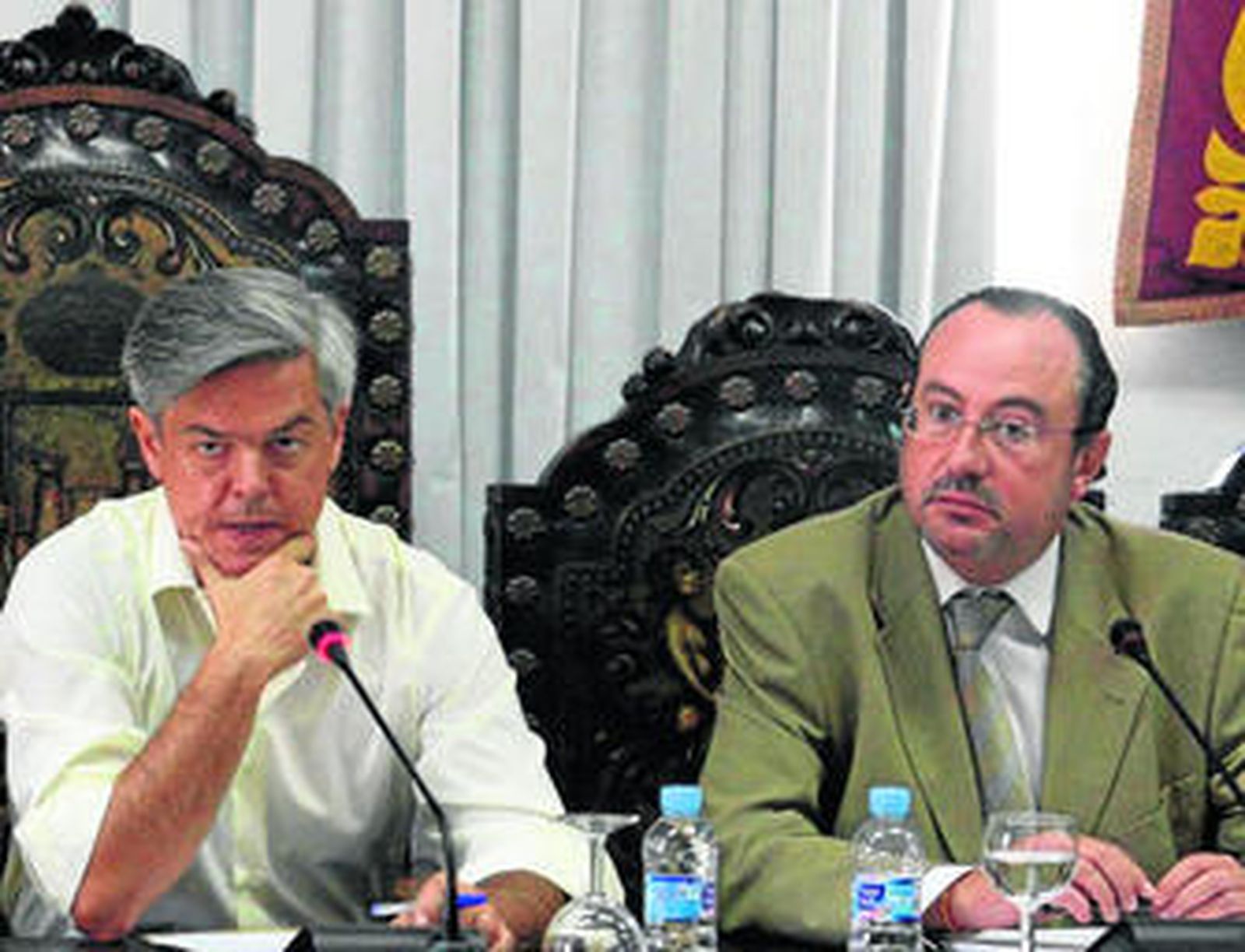 El ex alcalde Juan Carlos Juárez y el concejal Juan Montero, en una foto de archivo.