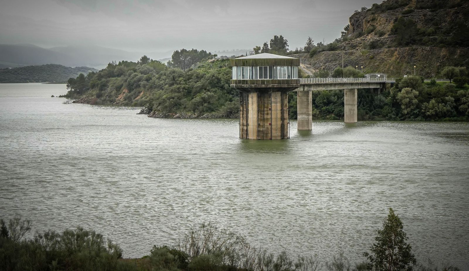 Imágenes del estado actual de los embalses de los Hurones, Guadalcacín y Bornos