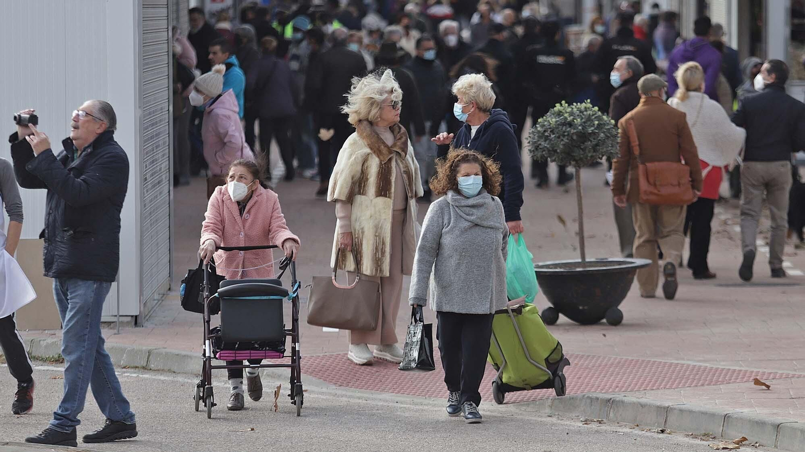Fotos de la apertura del Mercado provisional en La Línea