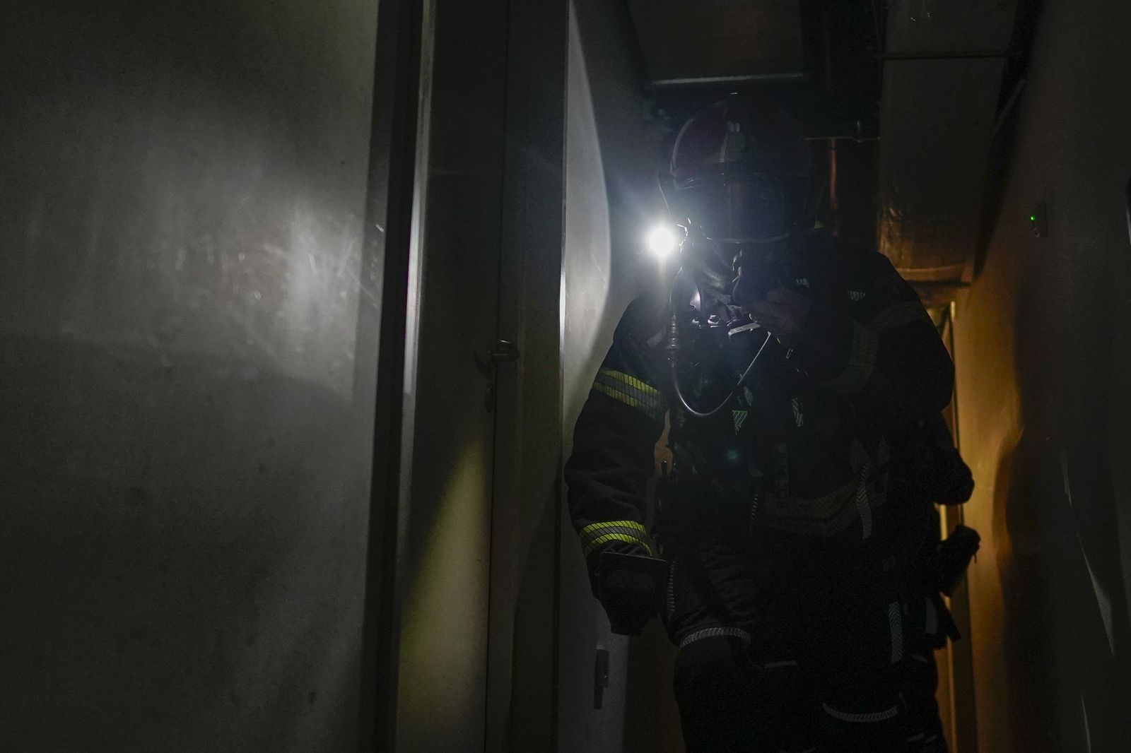 El simulacro de incendio organizado por el Servicio de Extinción de Incendios de los Bomberos, en imágenes