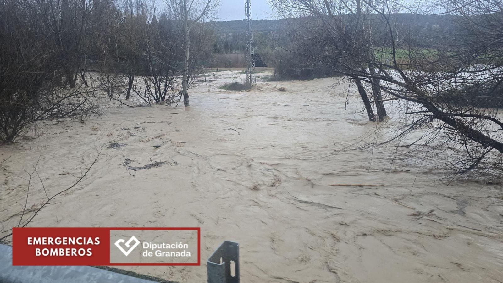 Todas las fotos de la borrasca Leonardo y sus incidencias en Granada: desprendimientos, ríos desbordados y lluvia