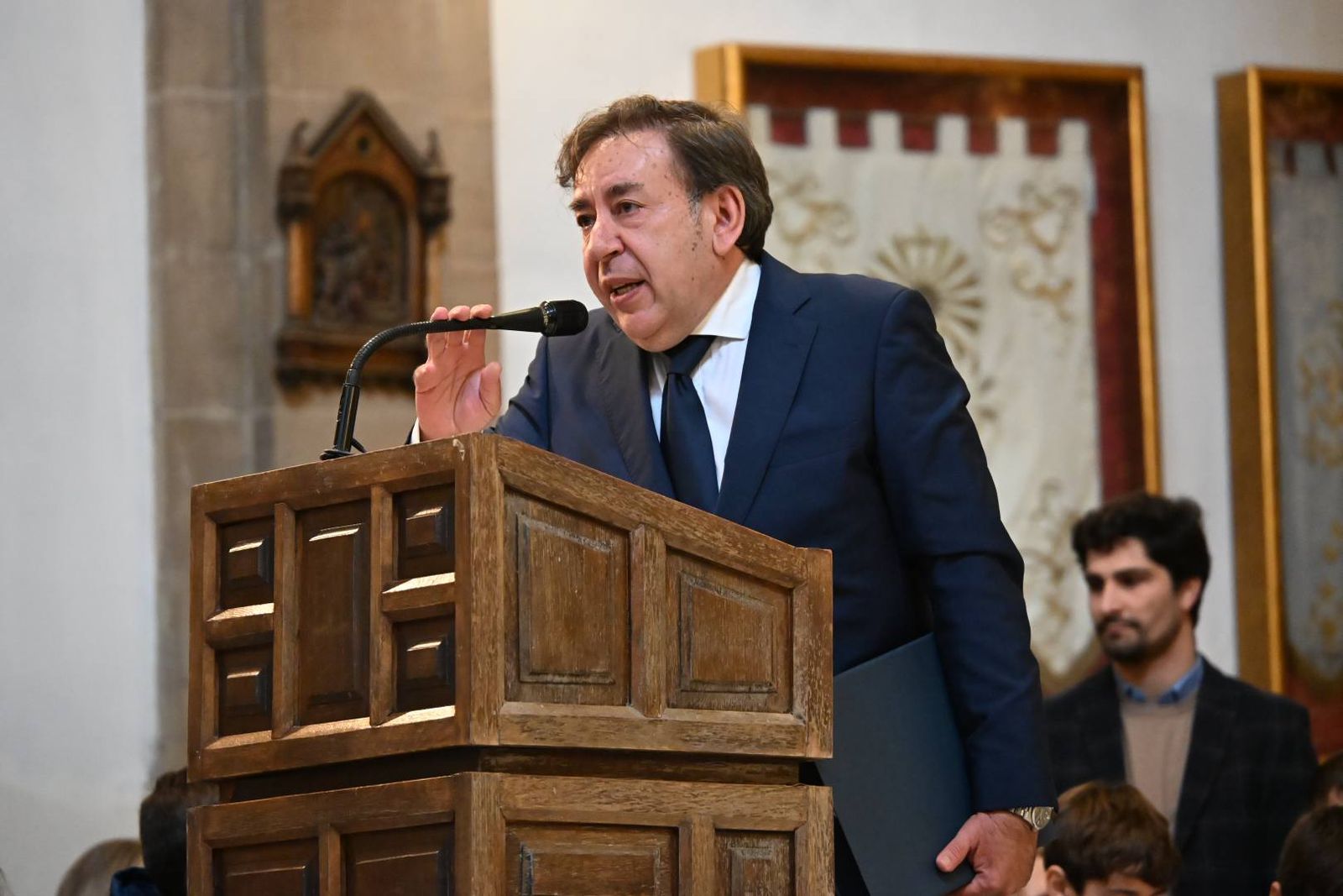 Las imágenes del homenaje de Villa del Río a su párroco emérito, Manuel Tirado Fernández