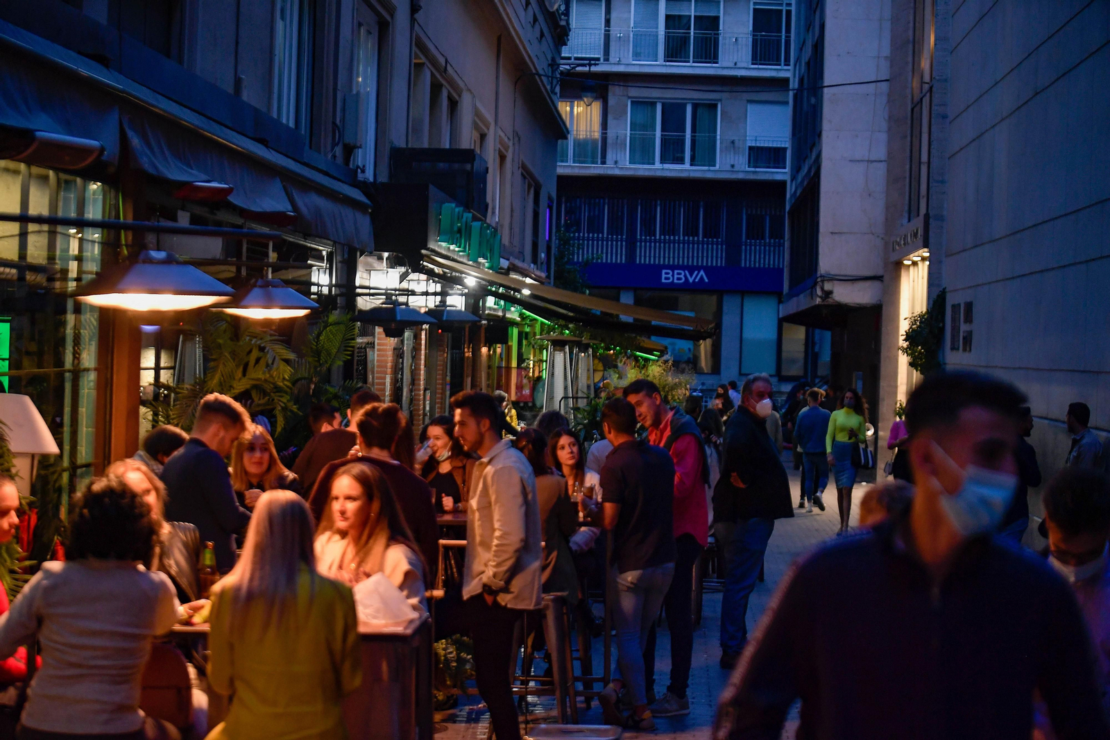 Fotos de los bares de Granada cerrando a las 22:00 horas