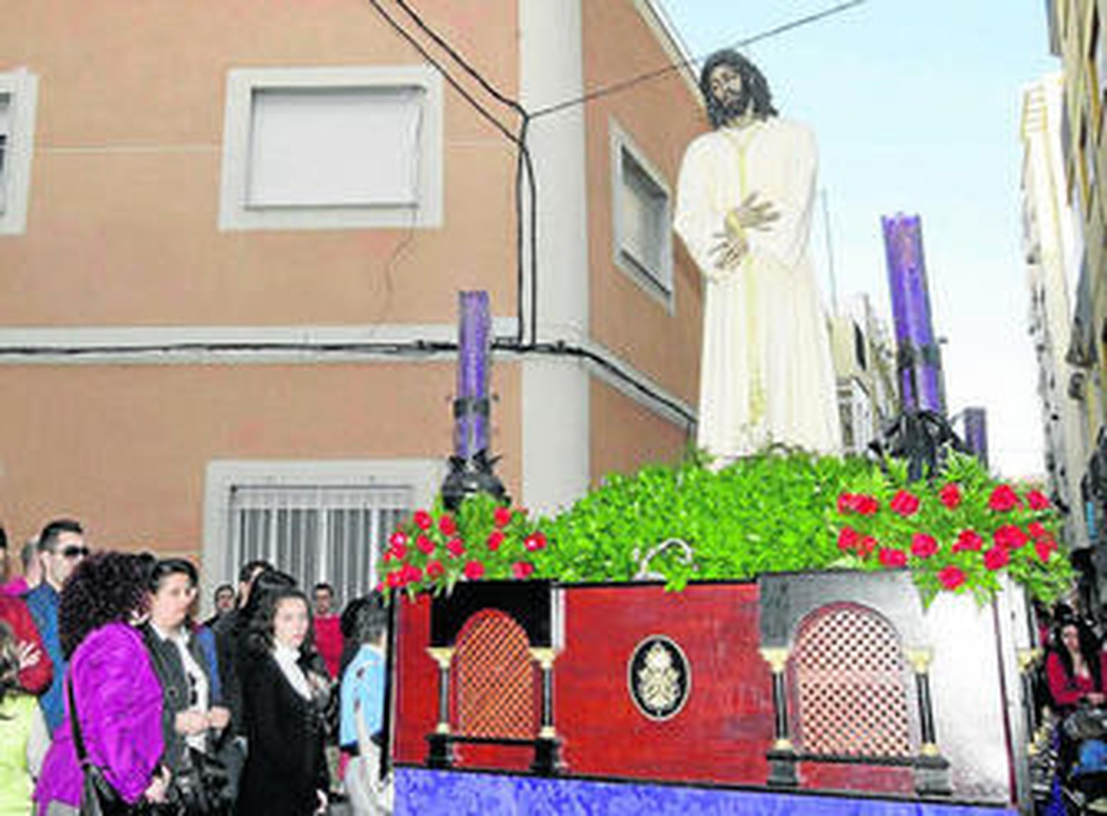 Piedad nazarena en el barrio de la Almedina con el Rosario del Mar