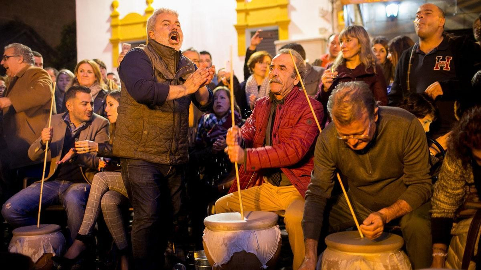 La Navidad nijareña arranca a ritmo de zambomba en San Isidro
