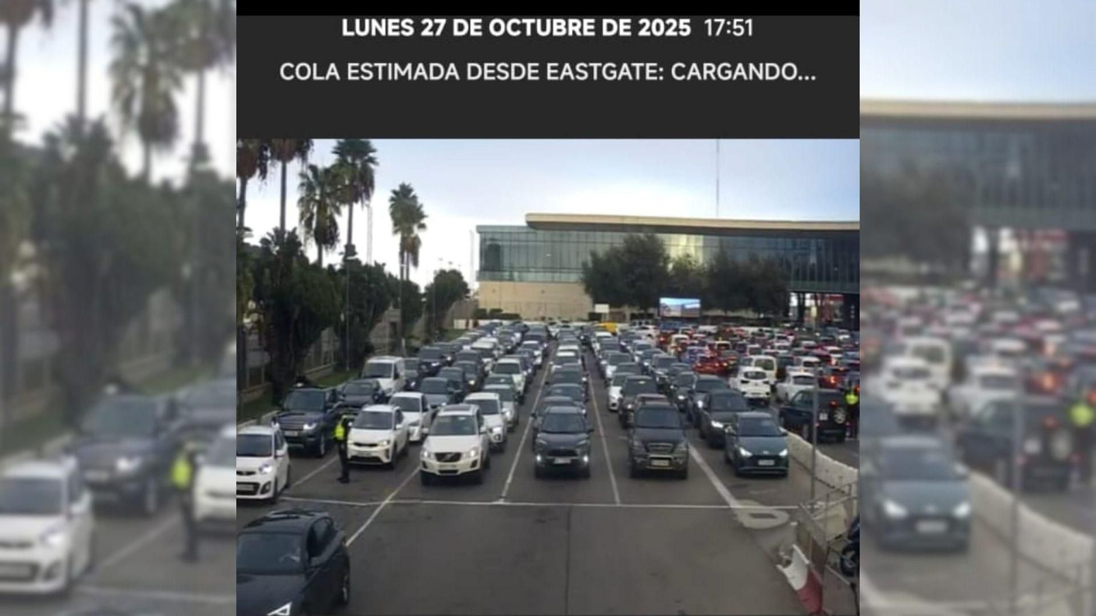 Trabajadores en Gibraltar denuncian largas colas en la salida de Gibraltar por una Verja "obsoleta". Atasco a las 17:51 del lunes 27 de octubre.