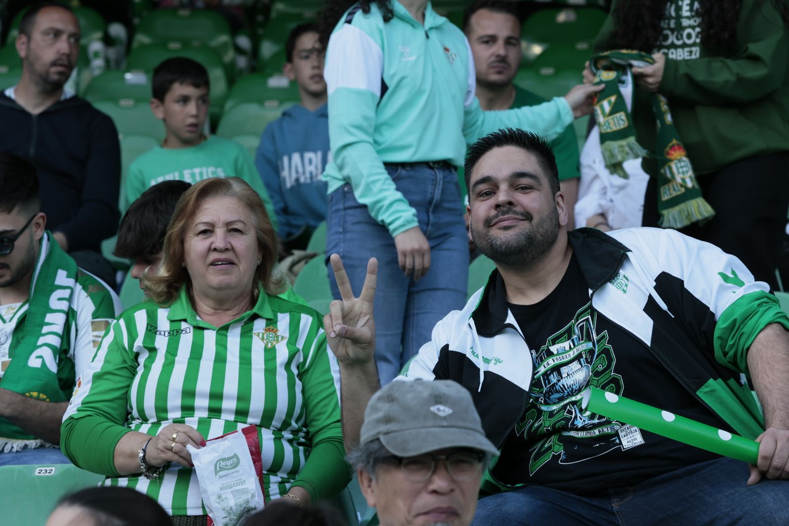 Buscáte en las gradas del Villamarín