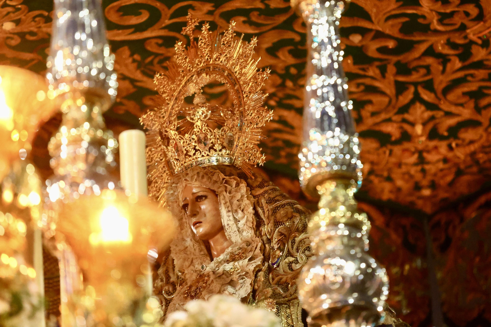 La Esperanza en su procesión del Jueves Santo. La Esperanza en su procesión del Jueves Santo.