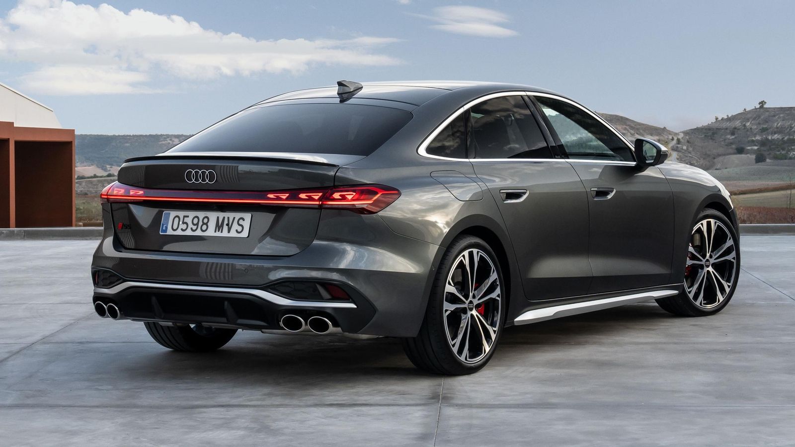 La nueva plataforma PPC admite tanto la tracción delantera, la estándar en los dos motores TFSI y TDI; o la total, opcional para este último y de serie en el S5 TFSI.