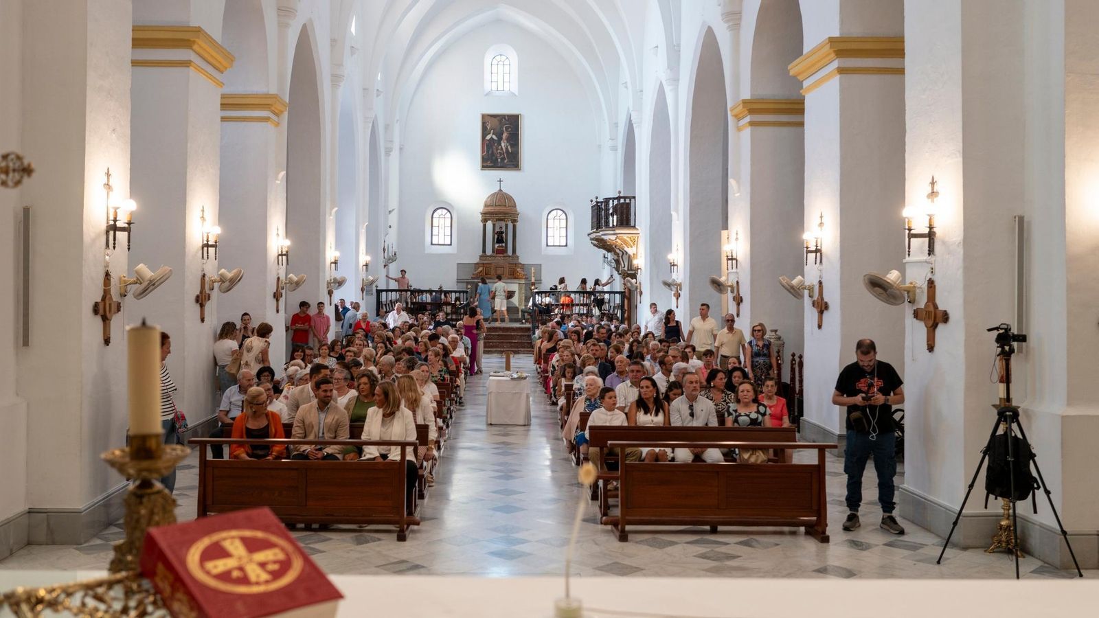 Multitud de personas han asistido a su despedida del templo motrileño