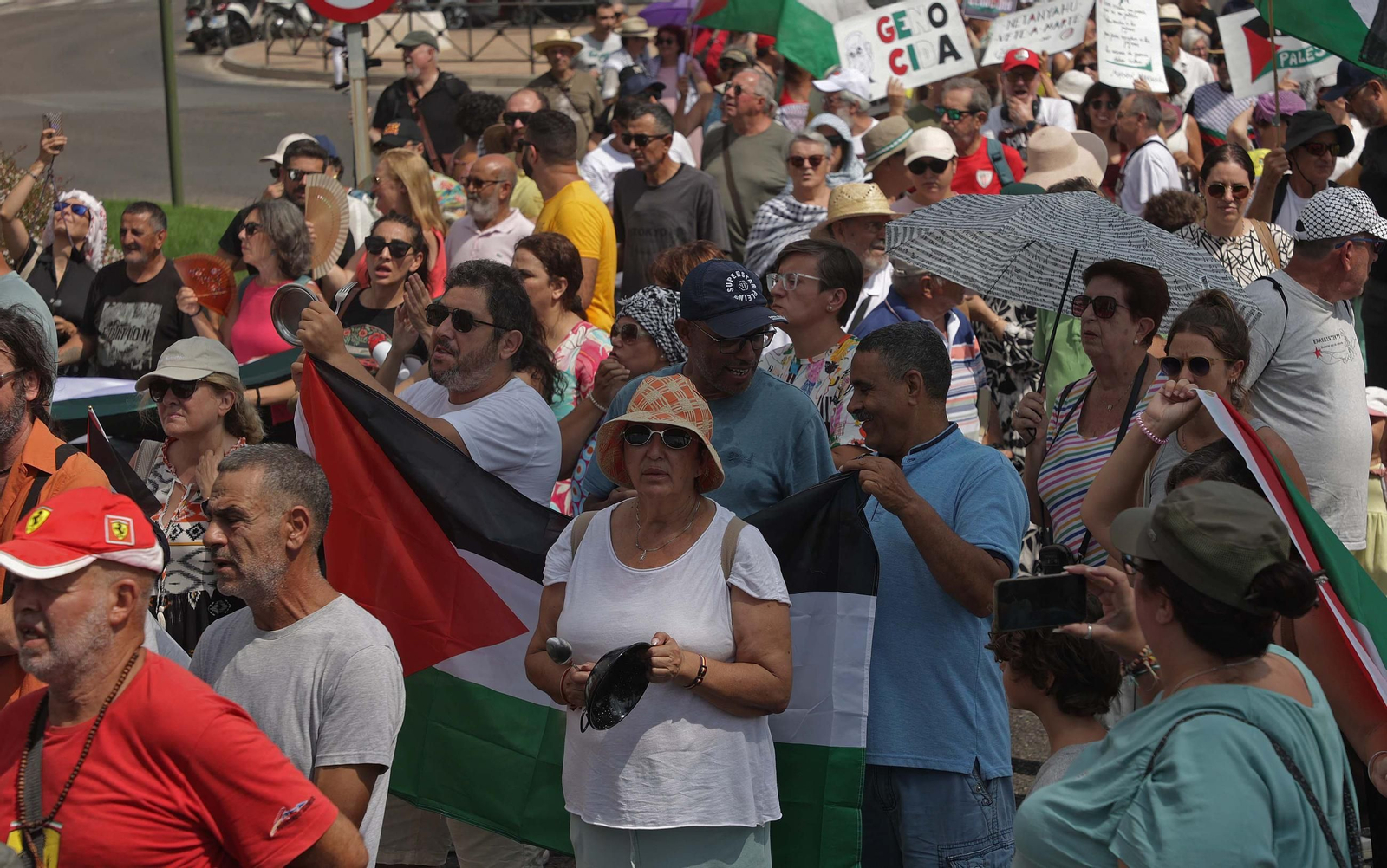 Fotos de la manifestación contra el uso del Puerto de Algeciras, para las operaciones de abastecimiento de Israel en la guerra con Gaza