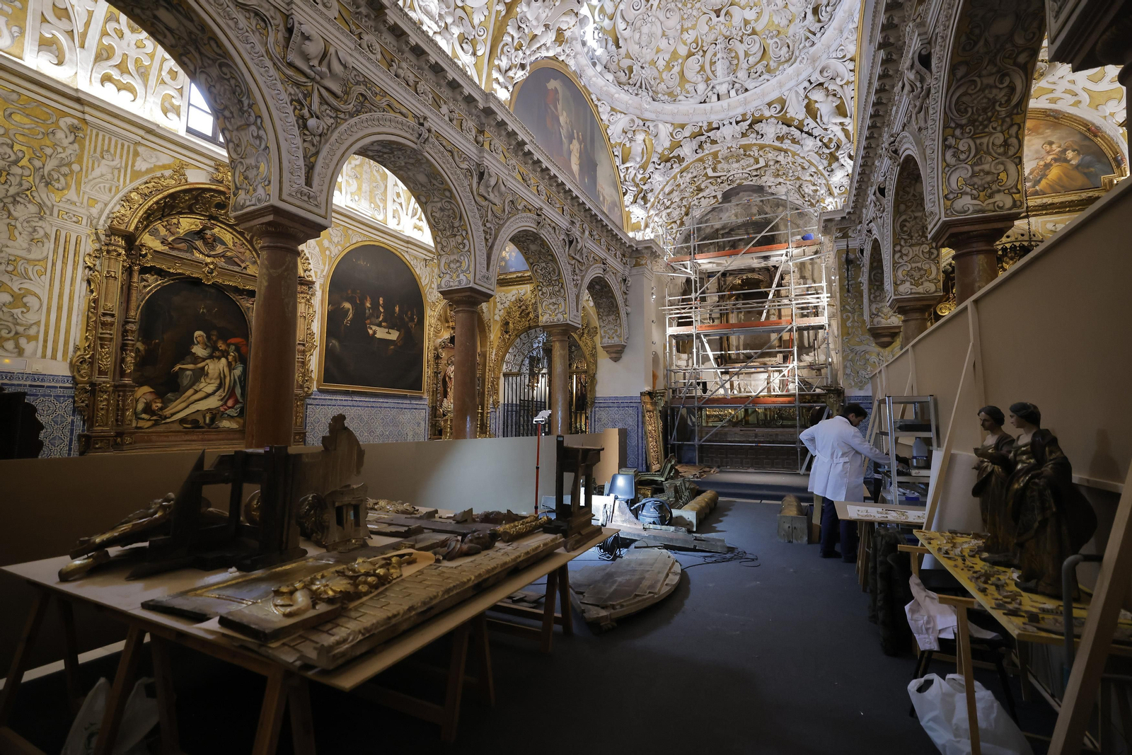 Las fotos de la restauración del retablo mayor de Santa María la Blanca