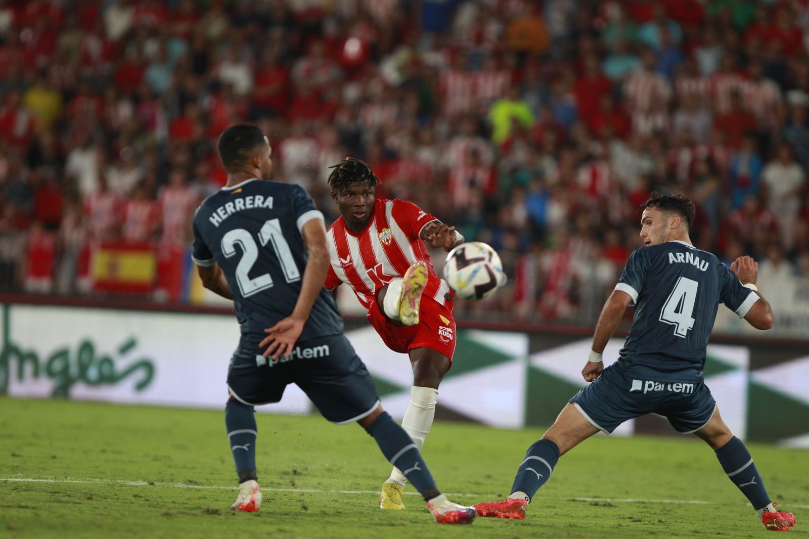 Imágenes del partido de fútbol U.D. Almería-Girona F.C.