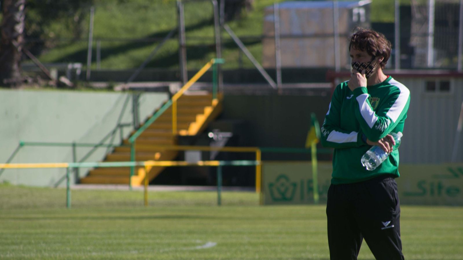 Keko Rosano volverá a sentarse en el banquillo tras cumplir su sanción de cinco partidos.