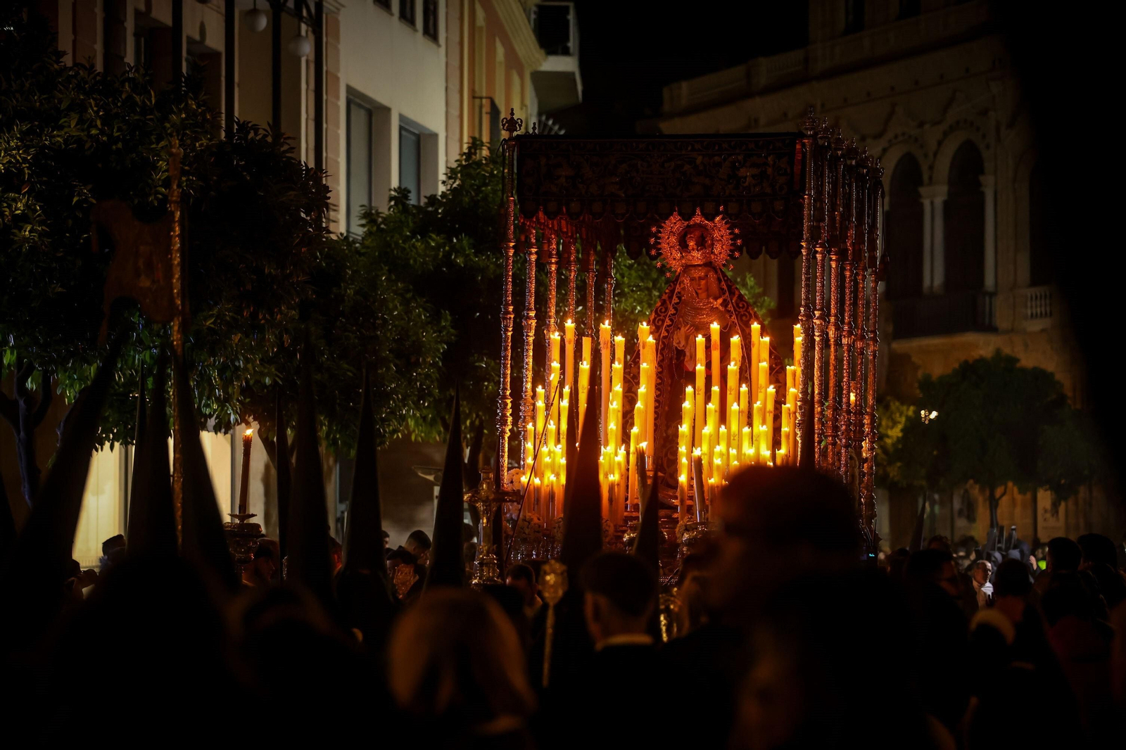 Madrugada del Viernes Santo en Jerez: imágenes de la Noche de Jesús