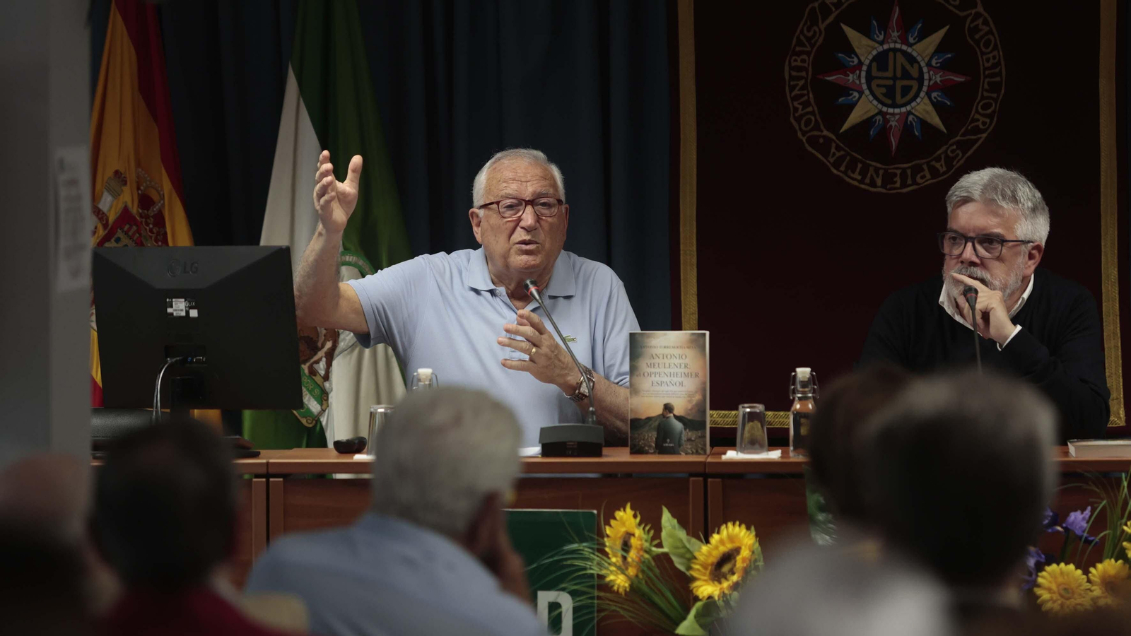 "Fotos de la presentación del libro 'Antonio Meulener: el Oppenheimer español' de Antonio Torremocha"
