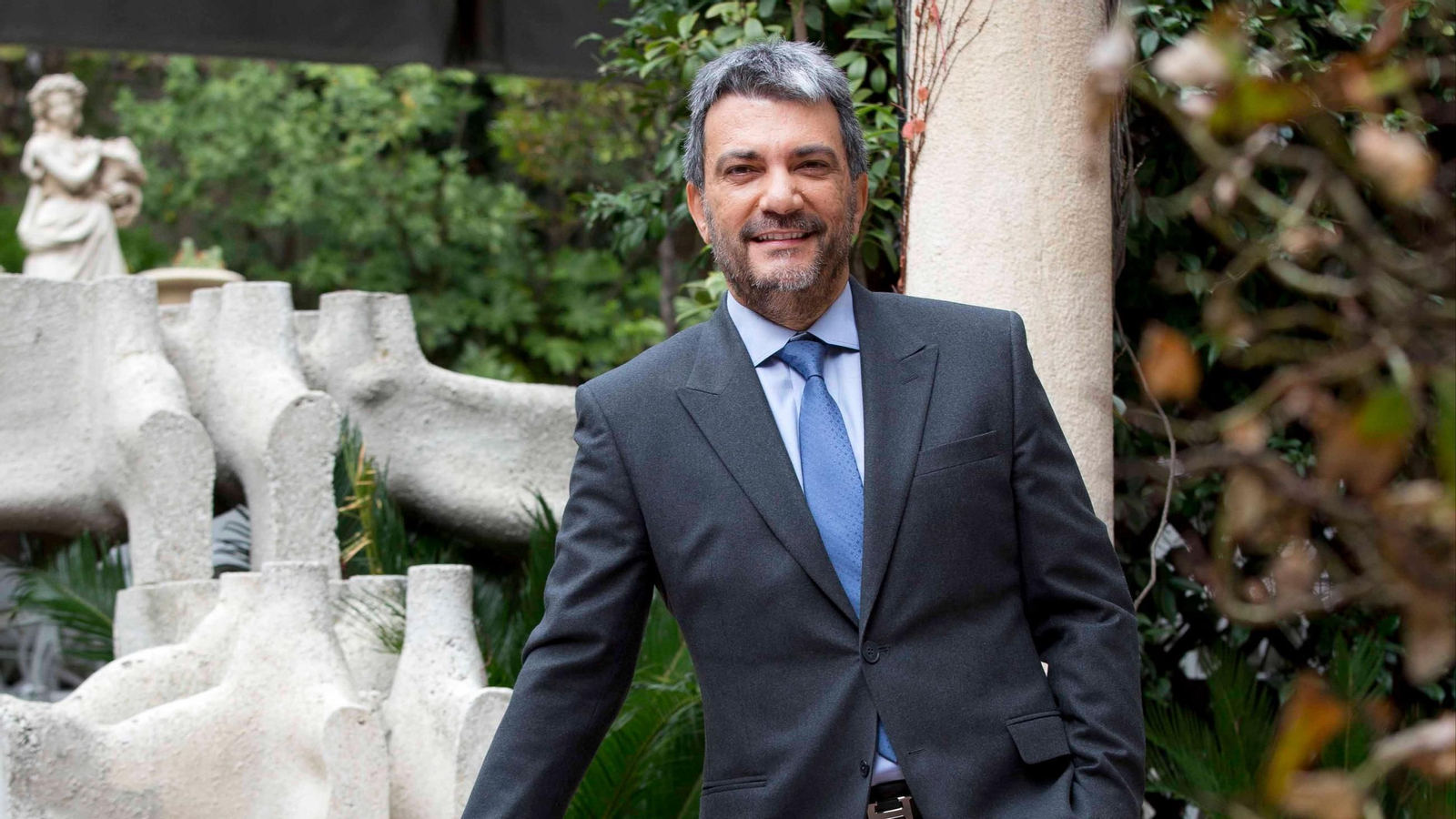 ¿Qué diferencia a Jamal Satli Iglesias y a Bluebay Hotels dentro de la industria del turismo?