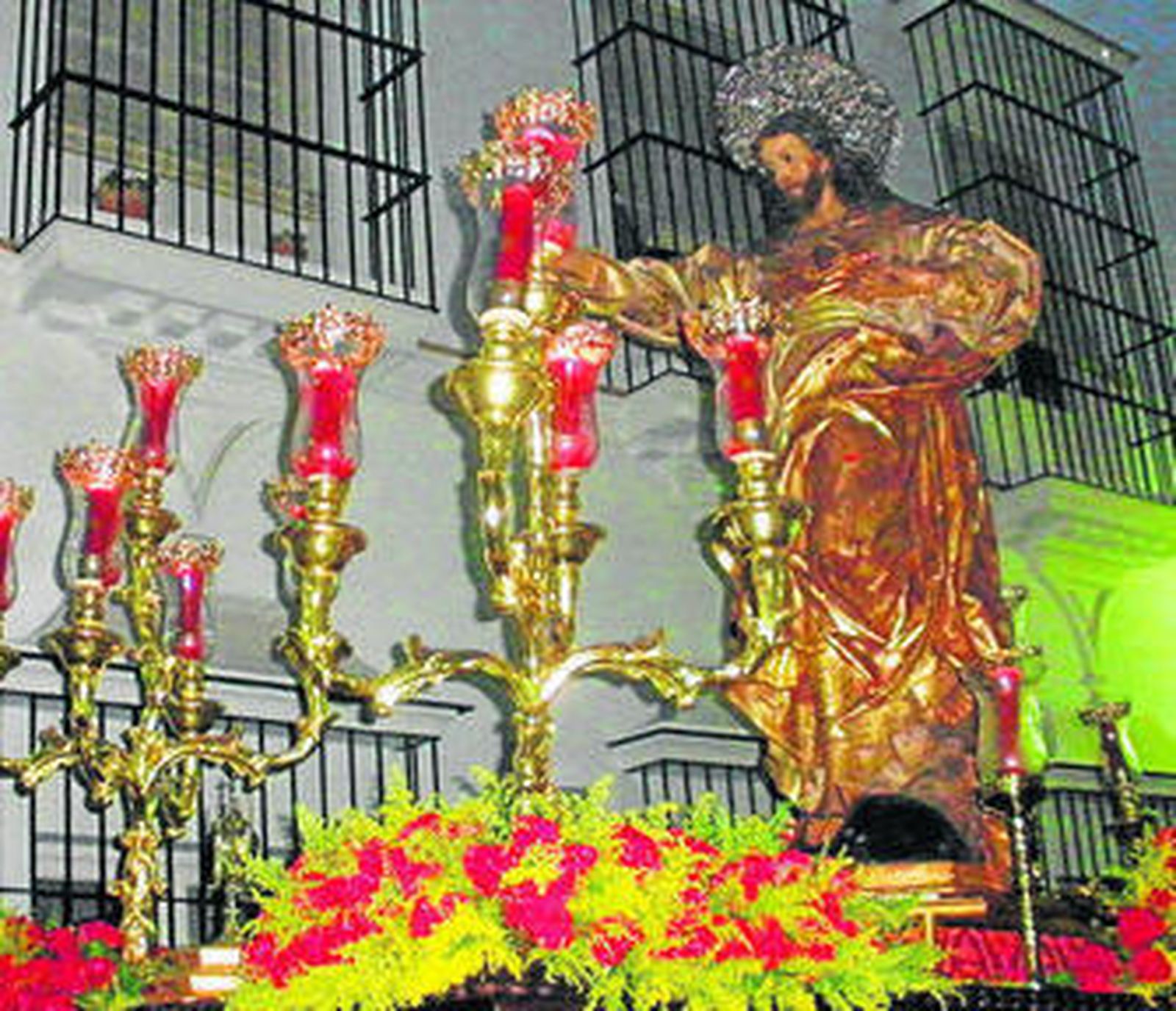 El Sagrado Corazón de Jesús, durante su recorrido procesional.