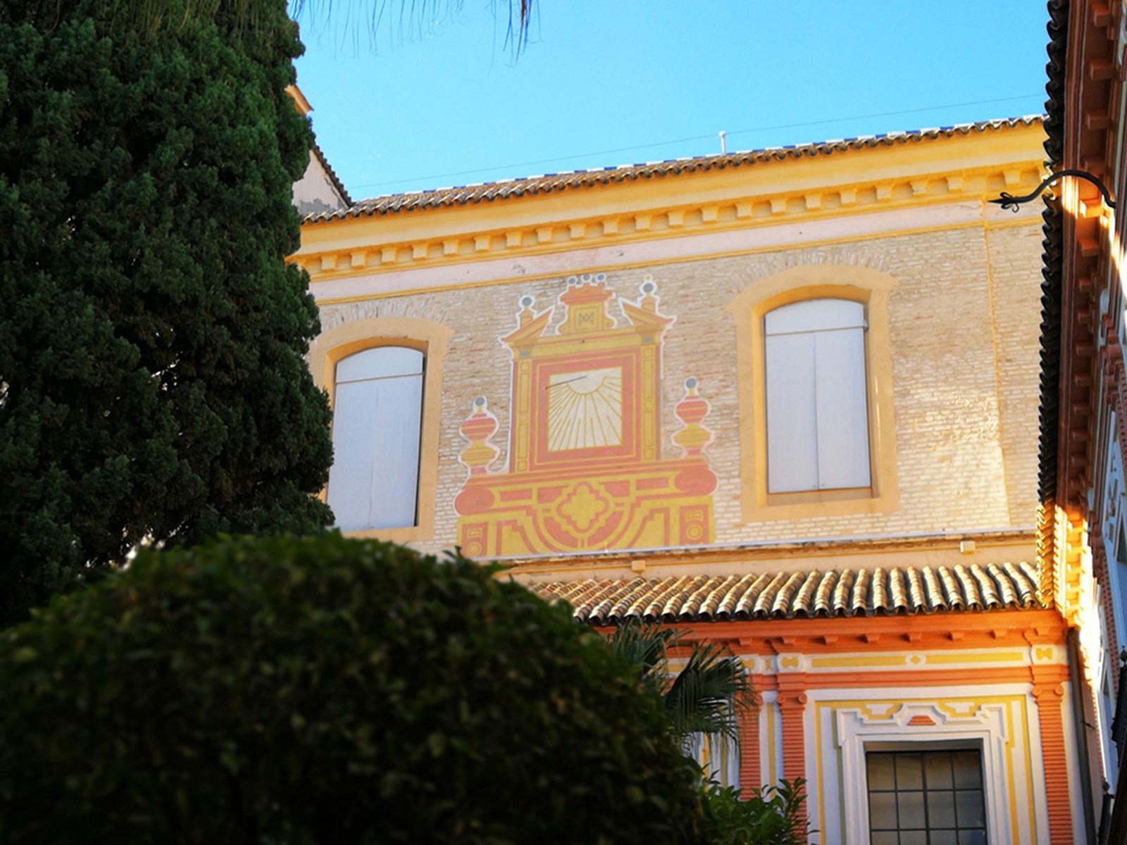 Foto de uno de los relojes solares en la Magdalena.