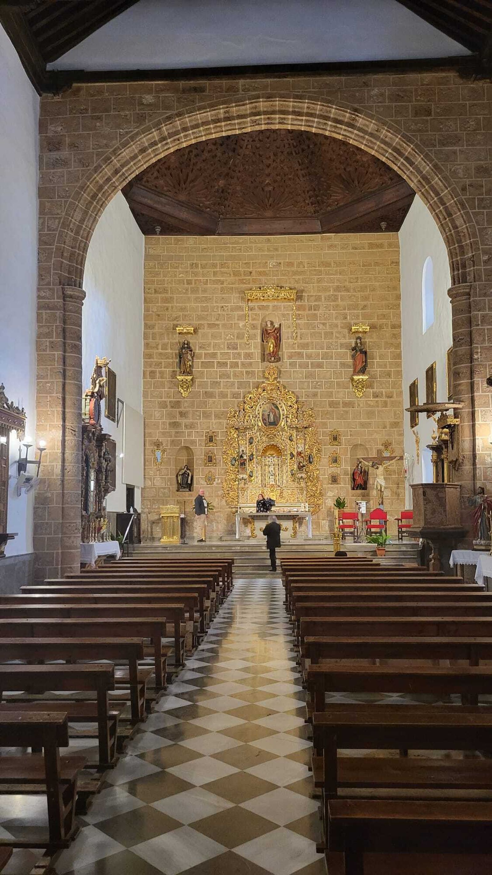 El retablo de la iglesia de la Asunción de Alfacar recupera su esplendor