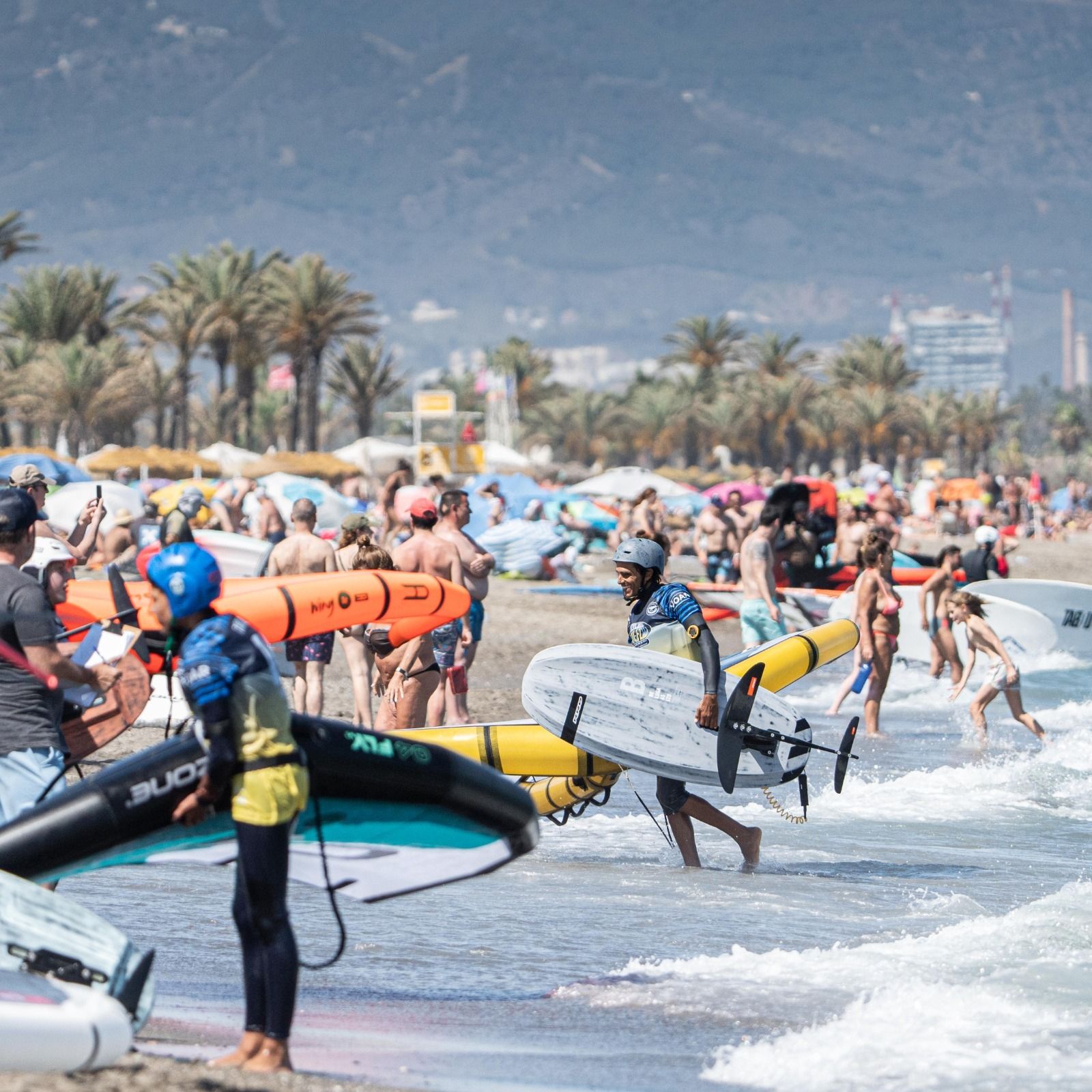 El Wingfoil deja imágenes espectaculares en Torremolinos