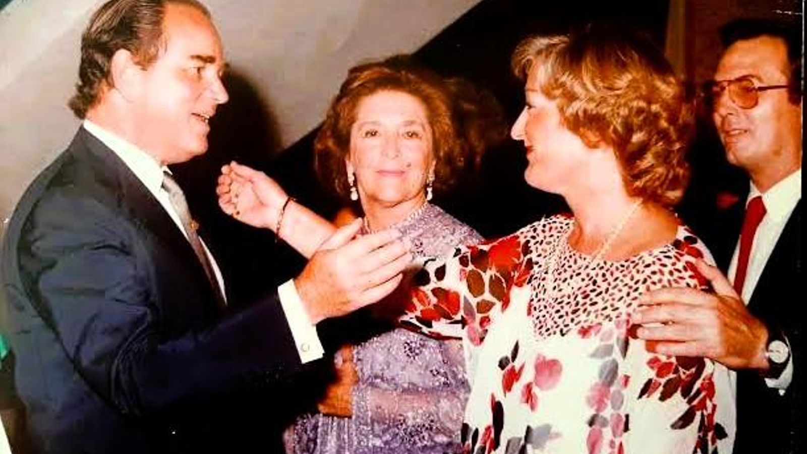 Con el conde Rudi y la condesa María de Larish. Con el conde Rudi y la condesa María de Larish.