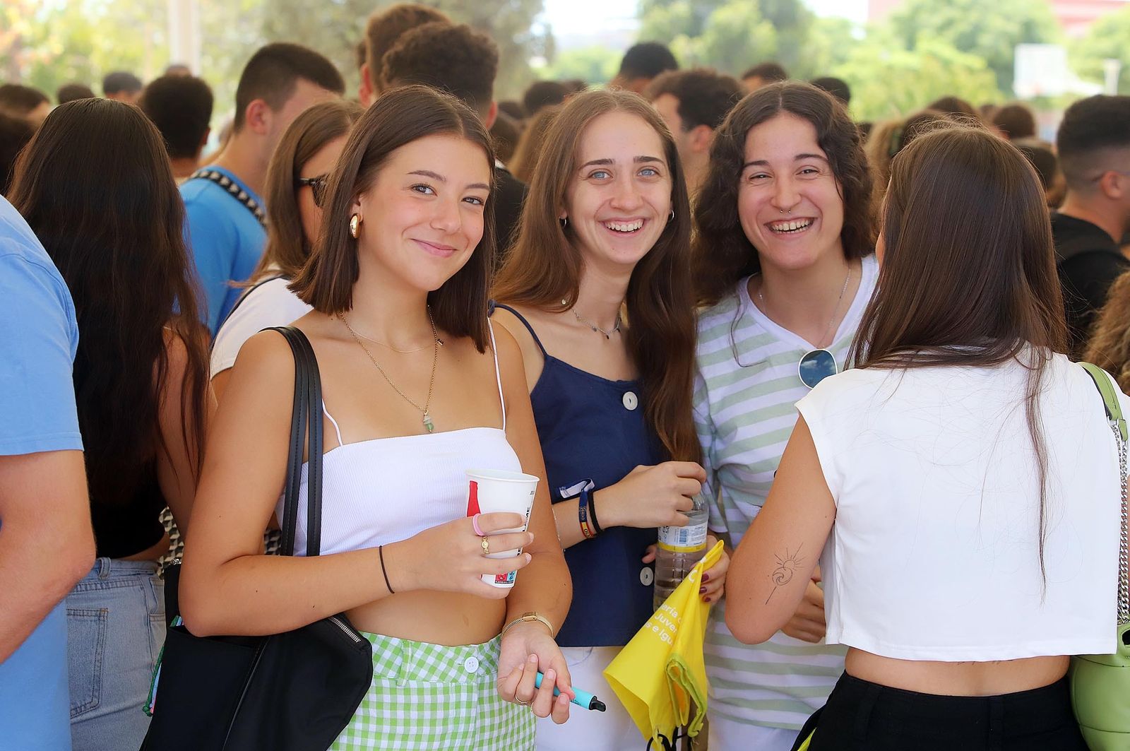 Imágenes de la bienvenida a los nuevos estudiantes de la Universidad de ...