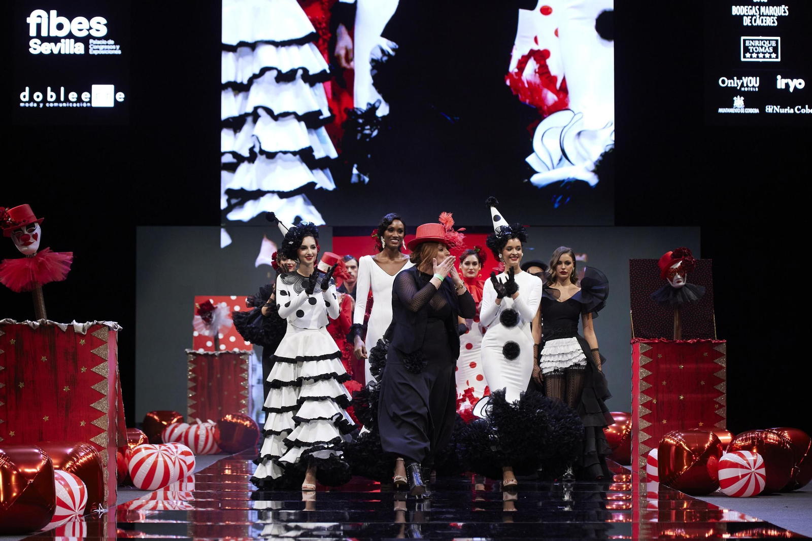 El desfile de Flor de Cerezo en SIMOF 2025, todas las fotos