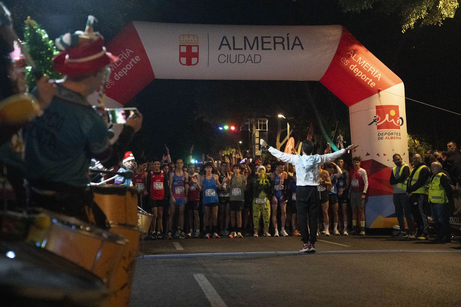 Almería corre y celebra su memoria olímpica en una San Silvestre de récord