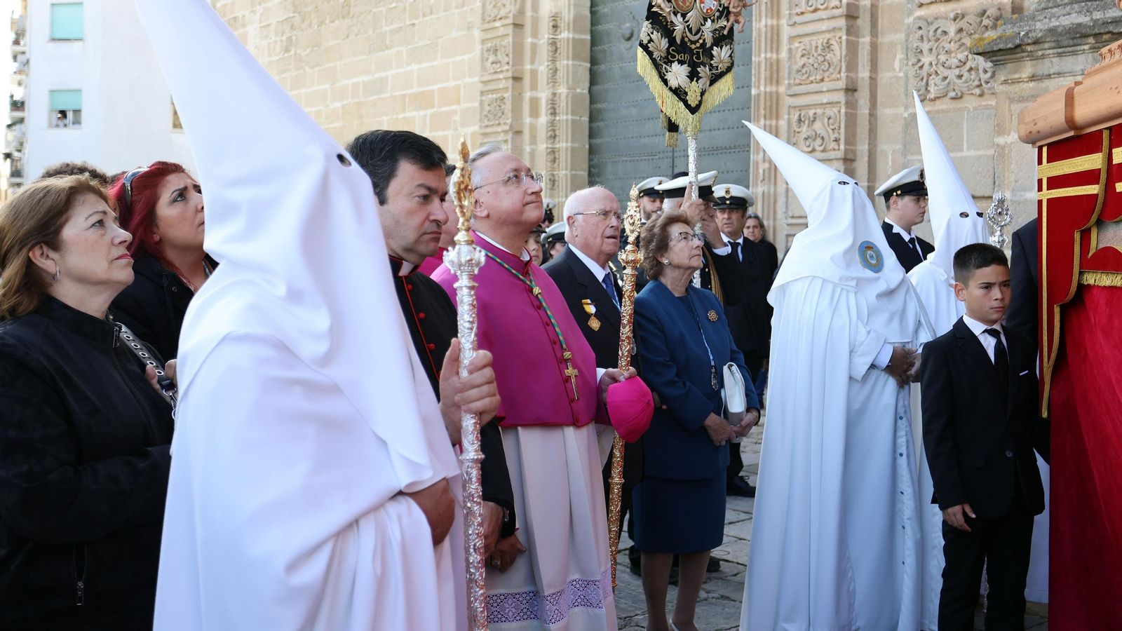 El obispo de Jerez, en la salida del Resucitado.