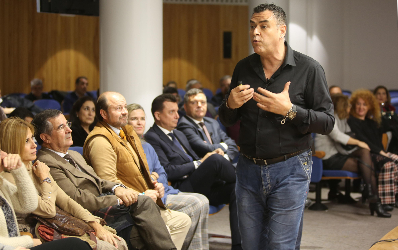 El orientador Pepe Cabello, durante su charla.