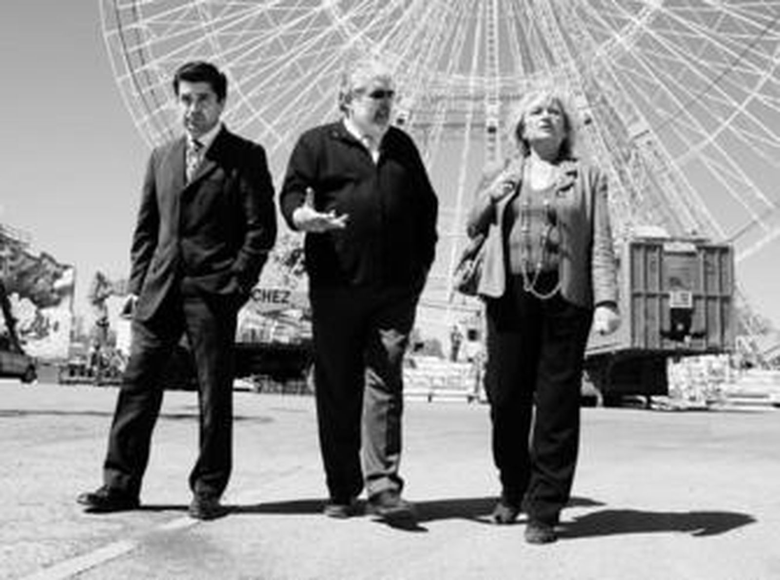 García Lara, Carretero y Prieto, responsables políticos de la Feria, ayer en una visita a la calle del infierno.