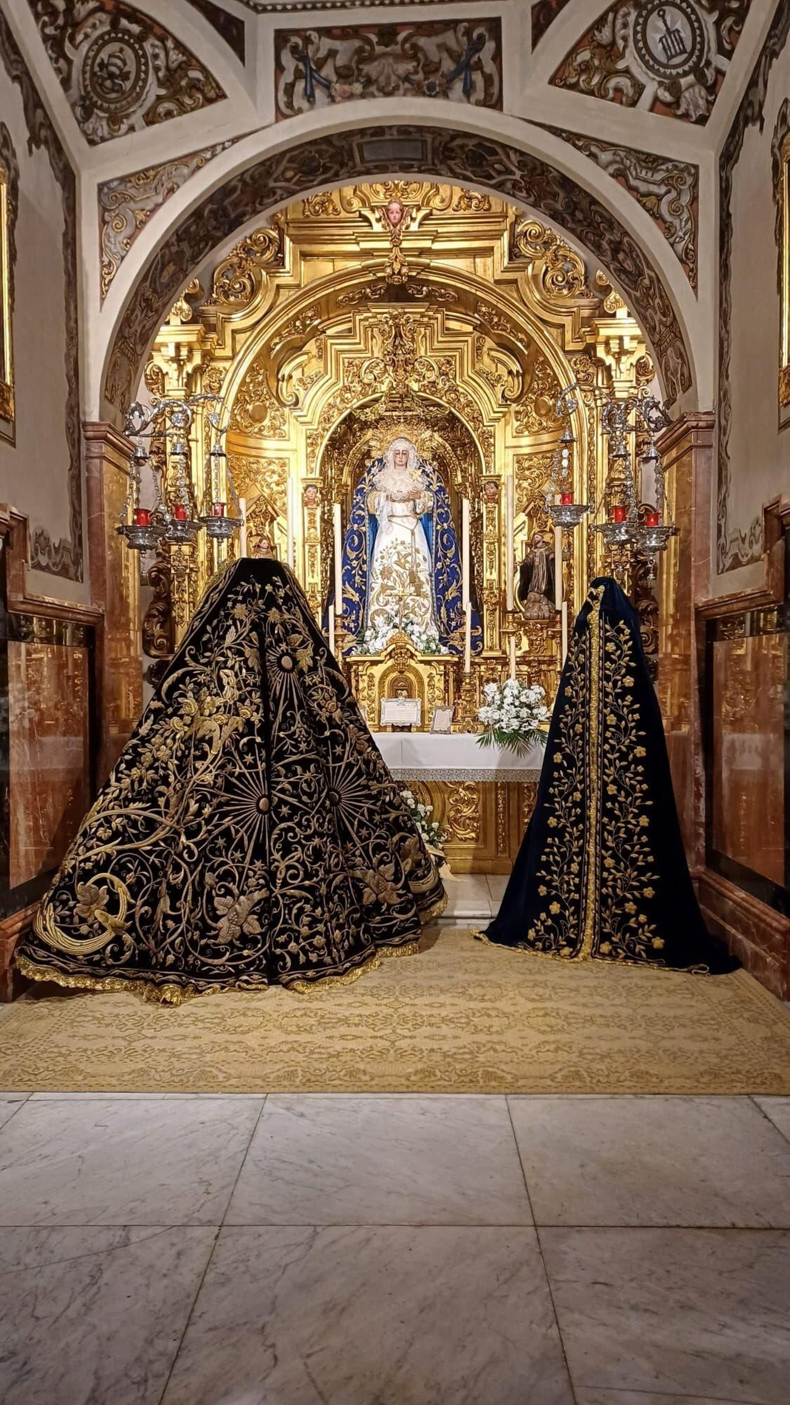 Ambas piezas en la capilla de la Soledad
