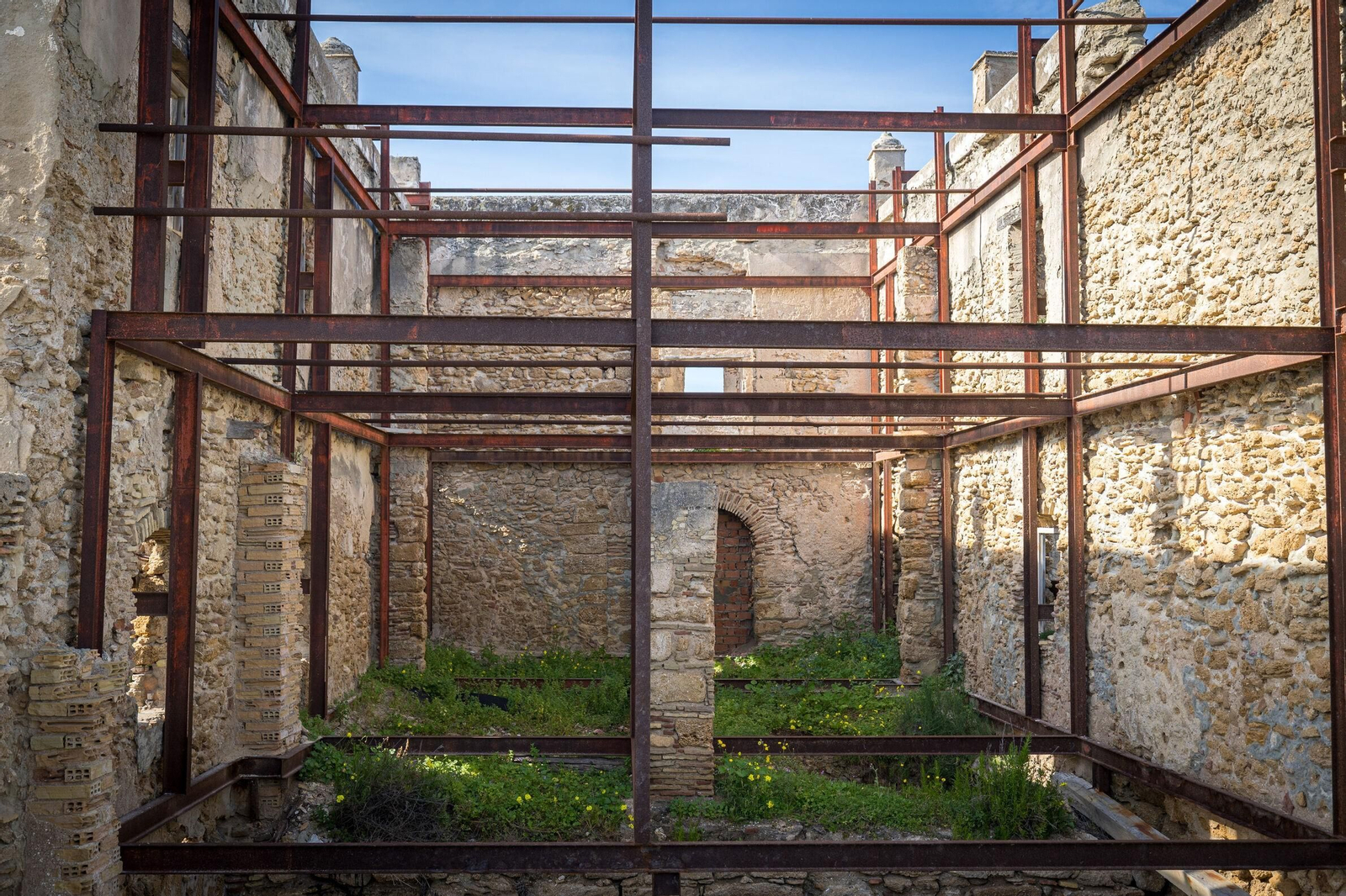 Imágenes del pésimo estado del molino de mareas de Cádiz