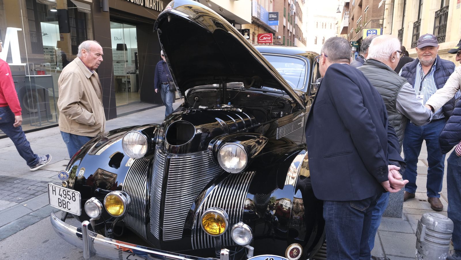 La 33 Ruta de Automóviles Antiguos toma las calles de Almería