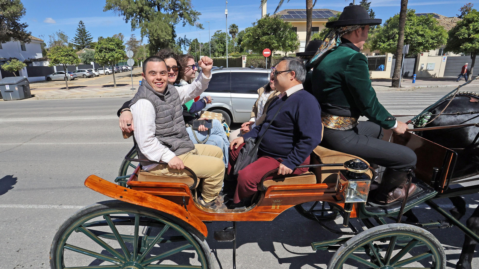 'Los carruajes de la integración' con jóvenes de Cedown y Aspanido por Jerez