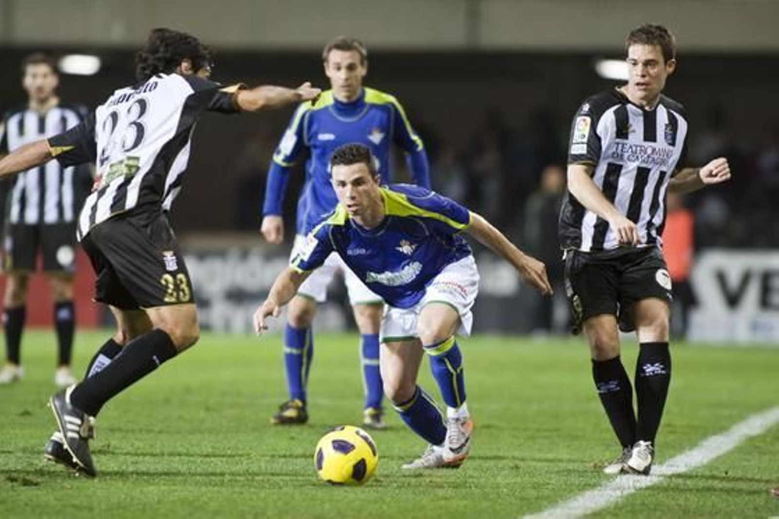 Los de Pepe Mel se dejan remontar en dos minutos.

Foto: LOF