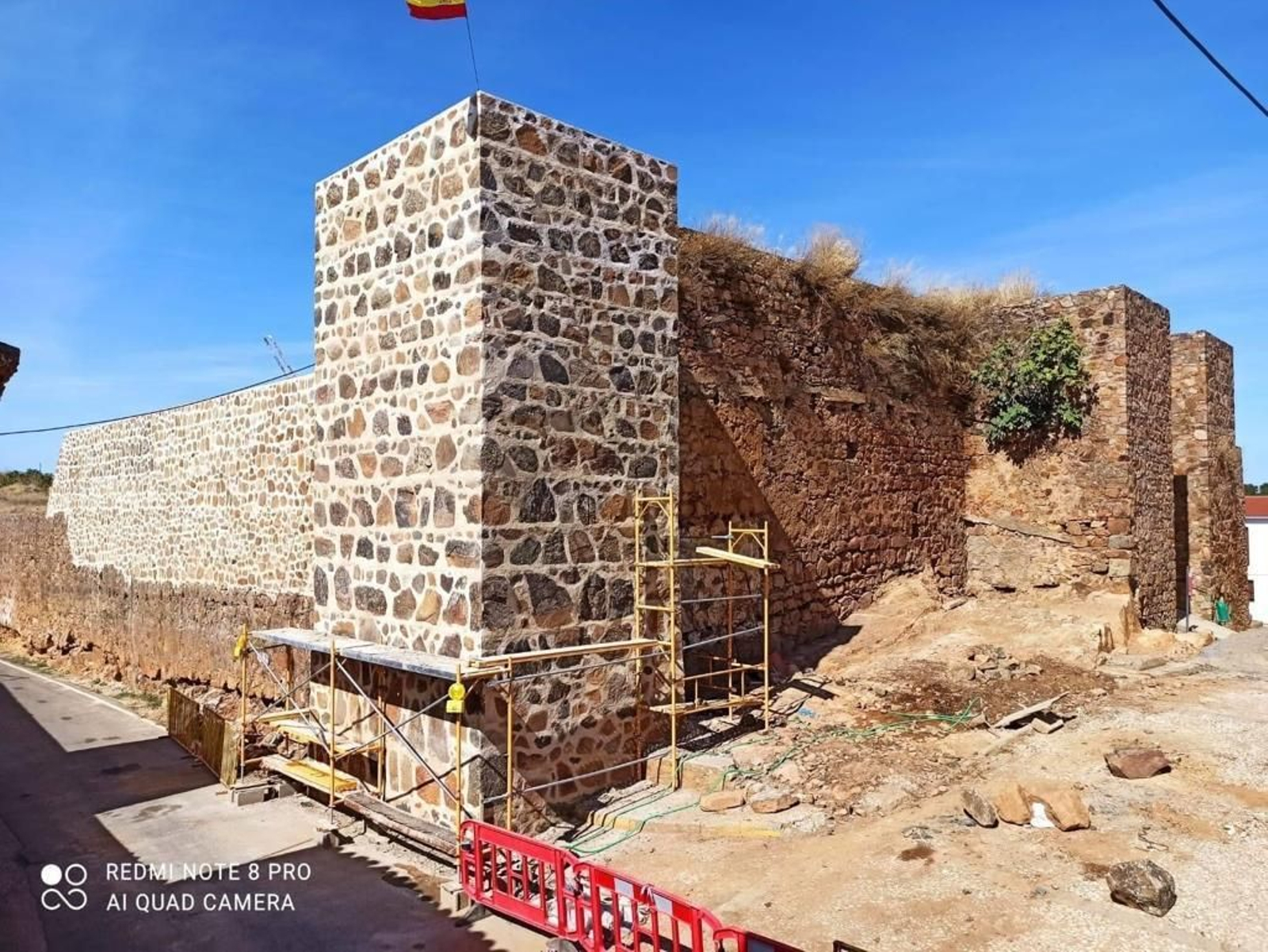 Torre 3 de la fortaleza de Cumbres de San Bartolomé que acaba de ser reconstruida pero con un procedimiento rechazado por la Delegación de Cultura, que obliga a su rectificación.