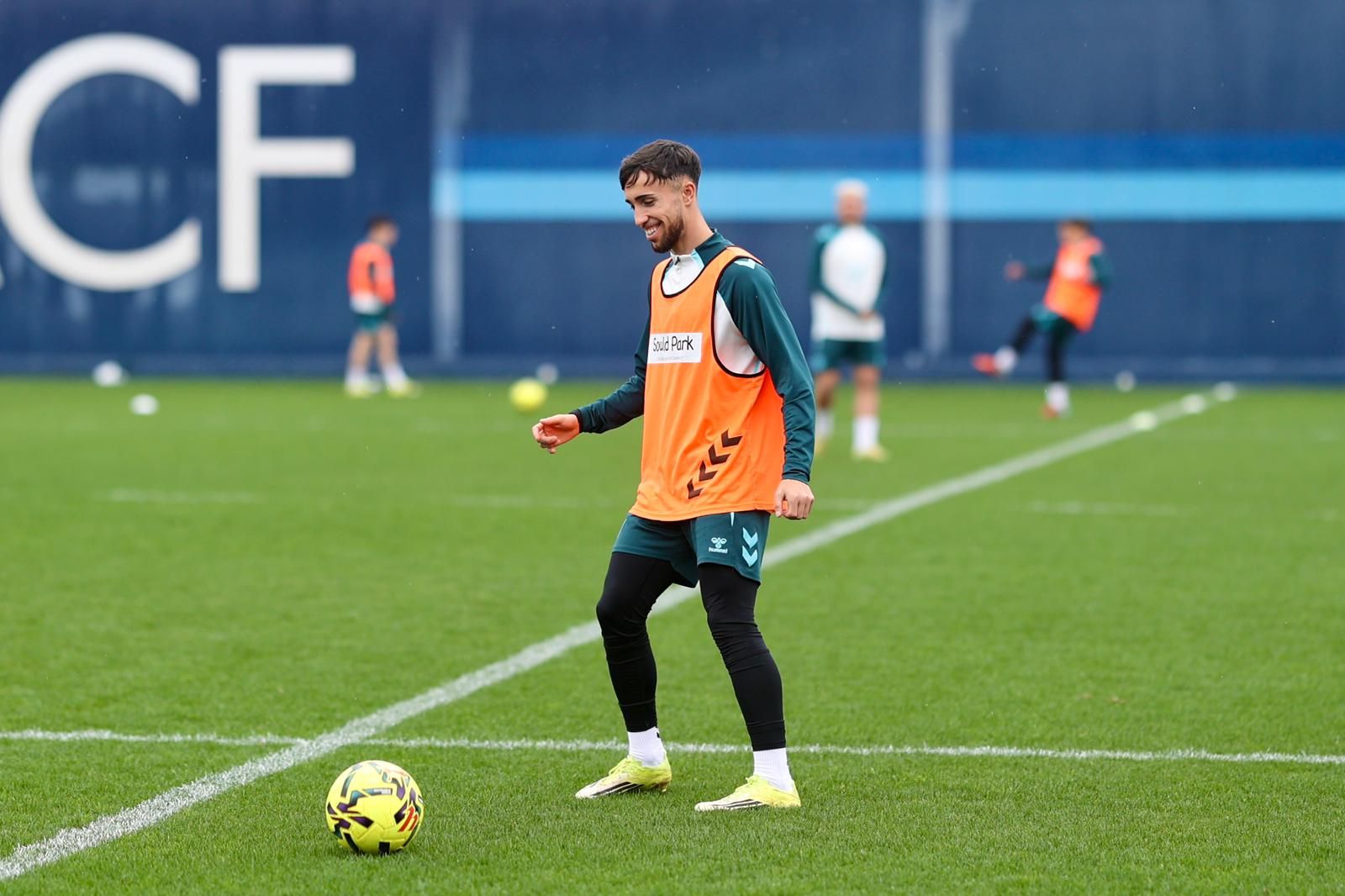 El Málaga CF ya juega el partido ante la Cultural Leonesa
