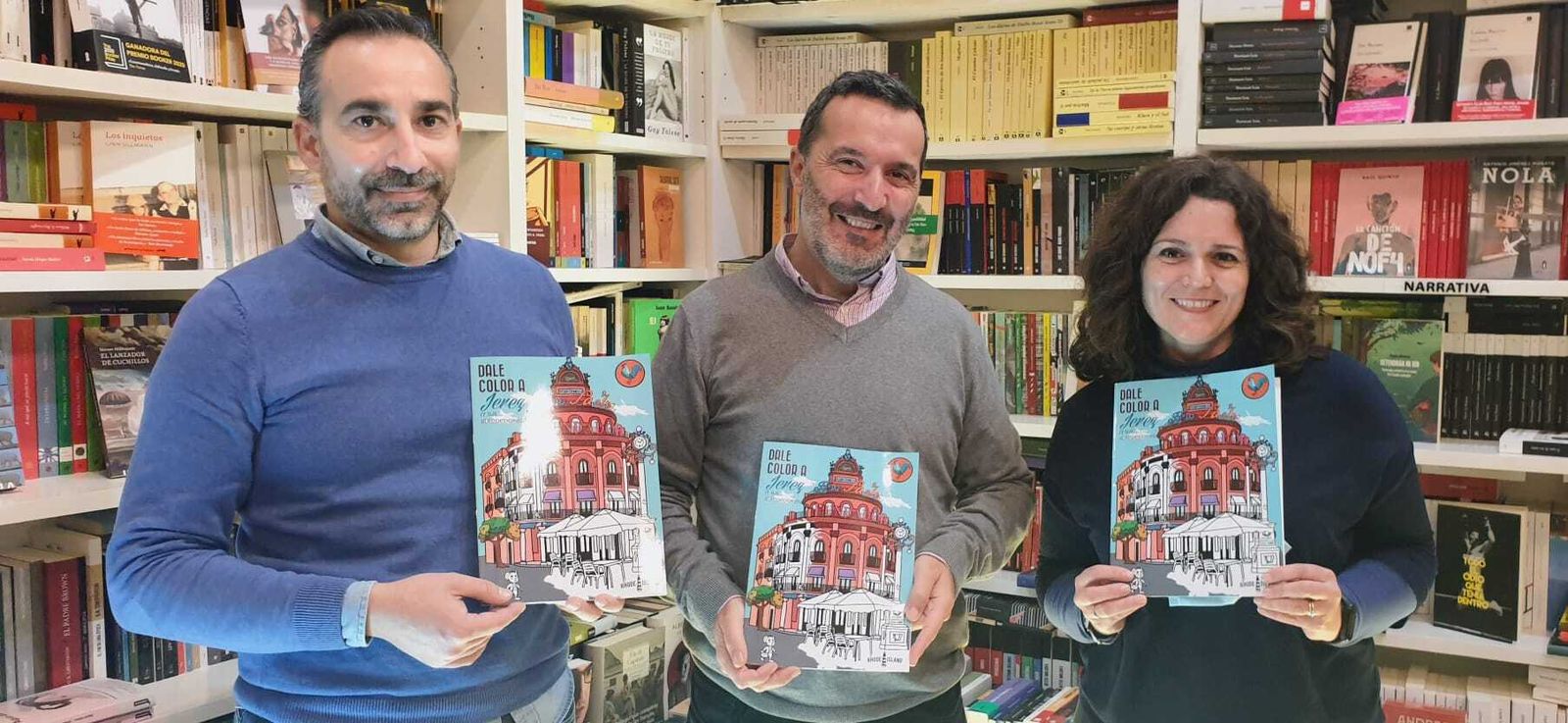Adrián Otero, Alfonso Martín-Bejarano y Raquel Huerta, con la publicación.