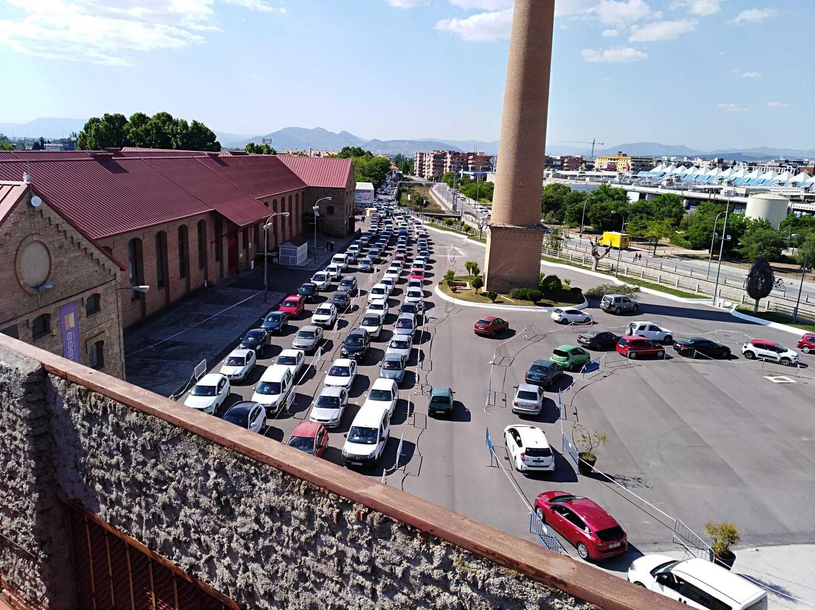 Las colas de la vacuna: Fermasa se colapsa con filas interminables de coches y personas