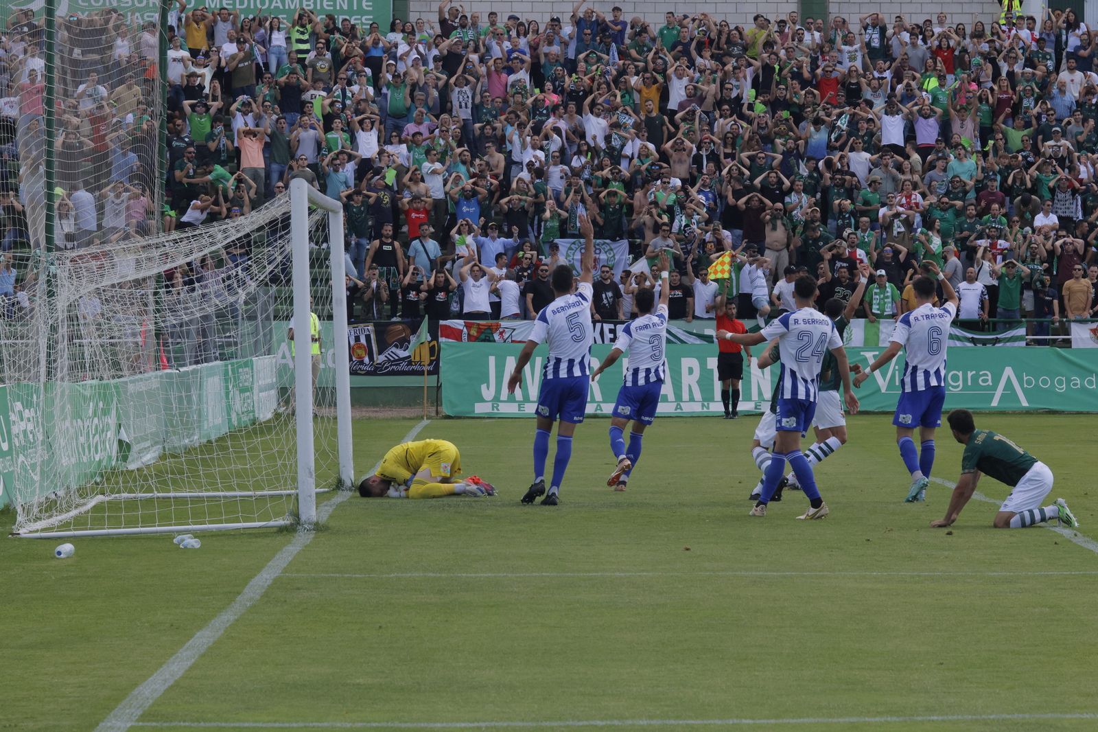 Imágenes del partido entre el Cacereño y el Recreativo de Huelva