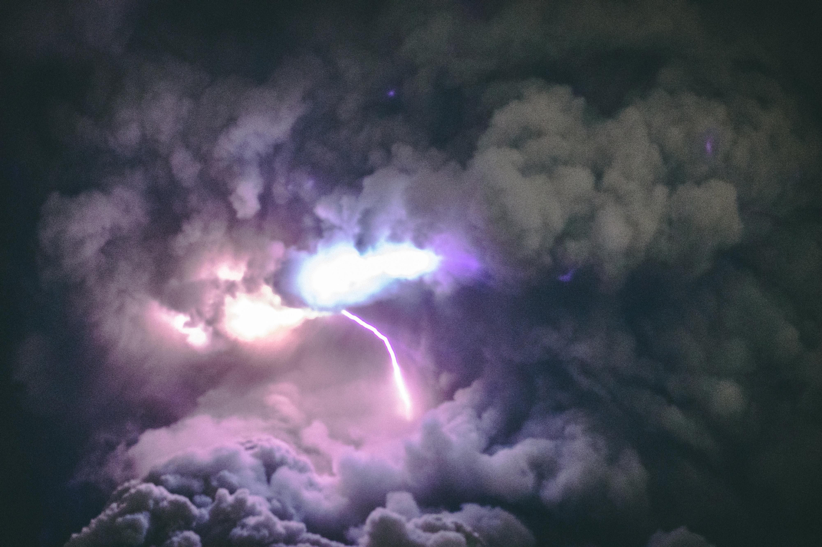 Las imágenes del volcán Taal