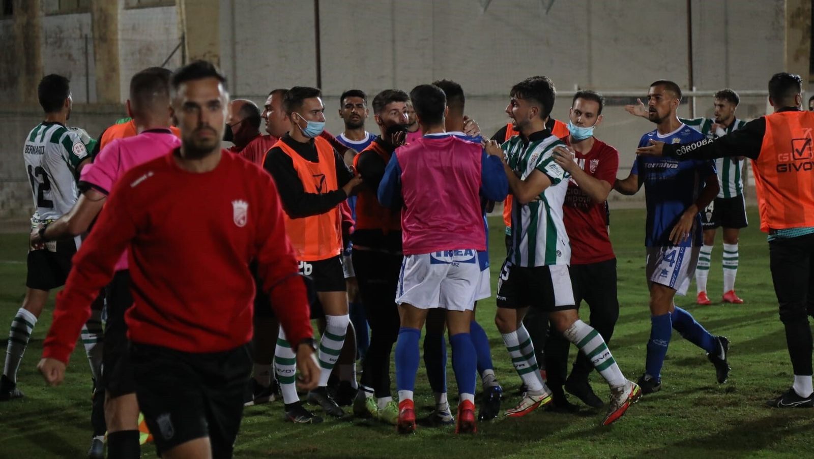 Tangana entre los jugadores del Córdoba CF y el Xerez CD en el último duelo entre ambos.