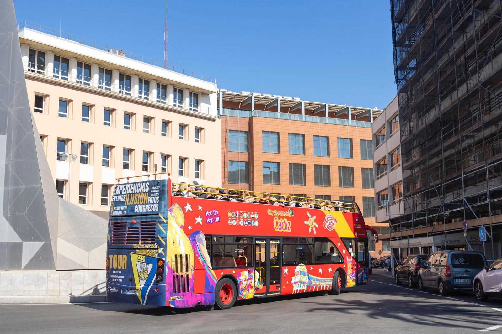 Una imagen del bus turístico. Una imagen del bus turístico.
